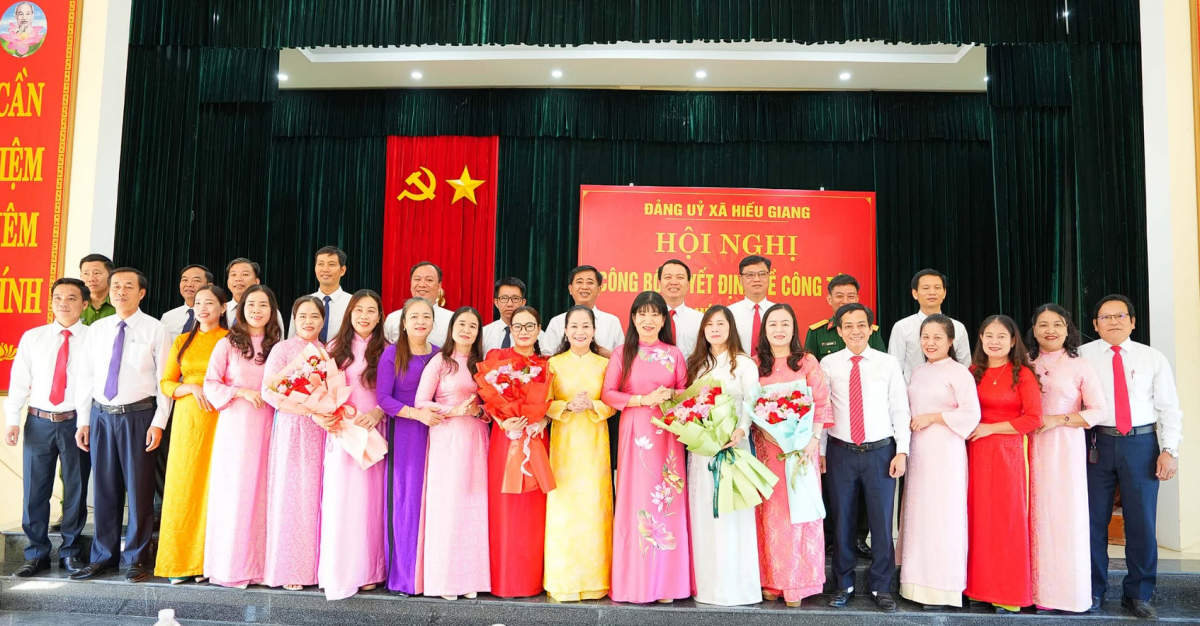 Quảng Trị: Xã Hiếu Giang công bố các quyết định kiện toàn tổ chức, cán bộ sau sắp xếp