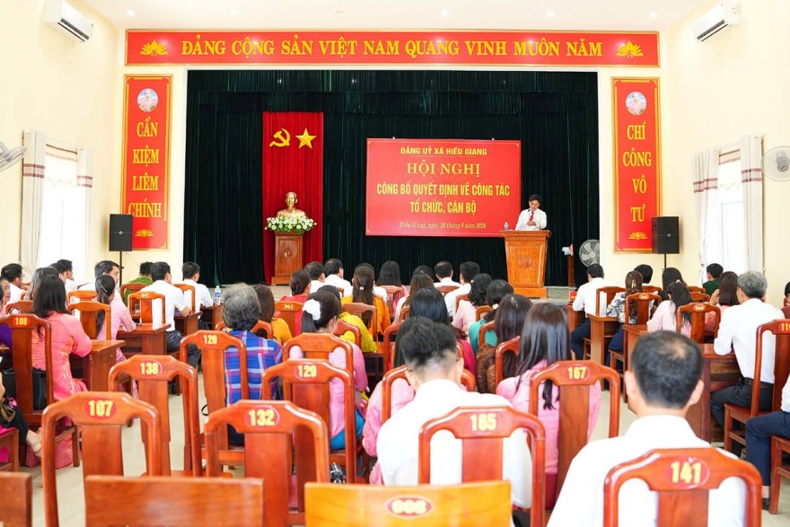 Quảng Trị: Xã Hiếu Giang công bố các quyết định kiện toàn tổ chức, cán bộ sau sắp xếp