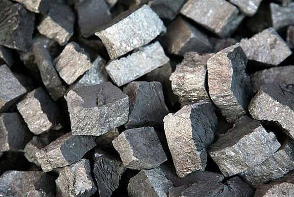 Giá quặng sắt phục hồi nhẹ, lên 98 USD/tấn trong p do gián đoạn vận tải biển bởi bão.