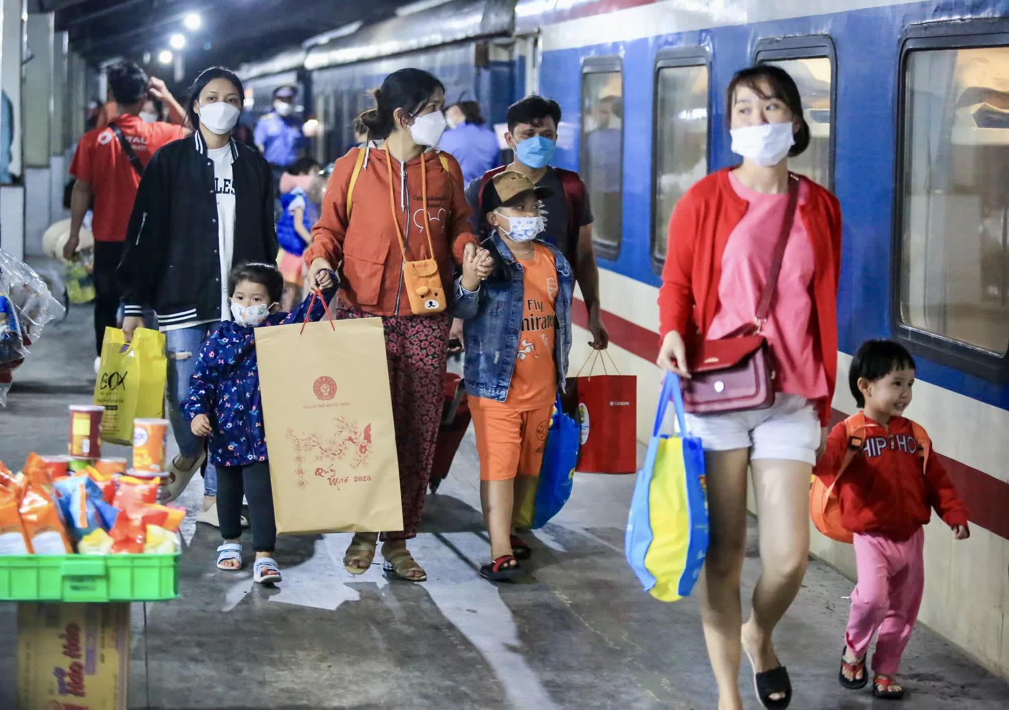 Vé tàu Tết Đinh Mùi 2027 mở bán từ ngày 5/9, hành khách cá nhân chủ động đặt vé