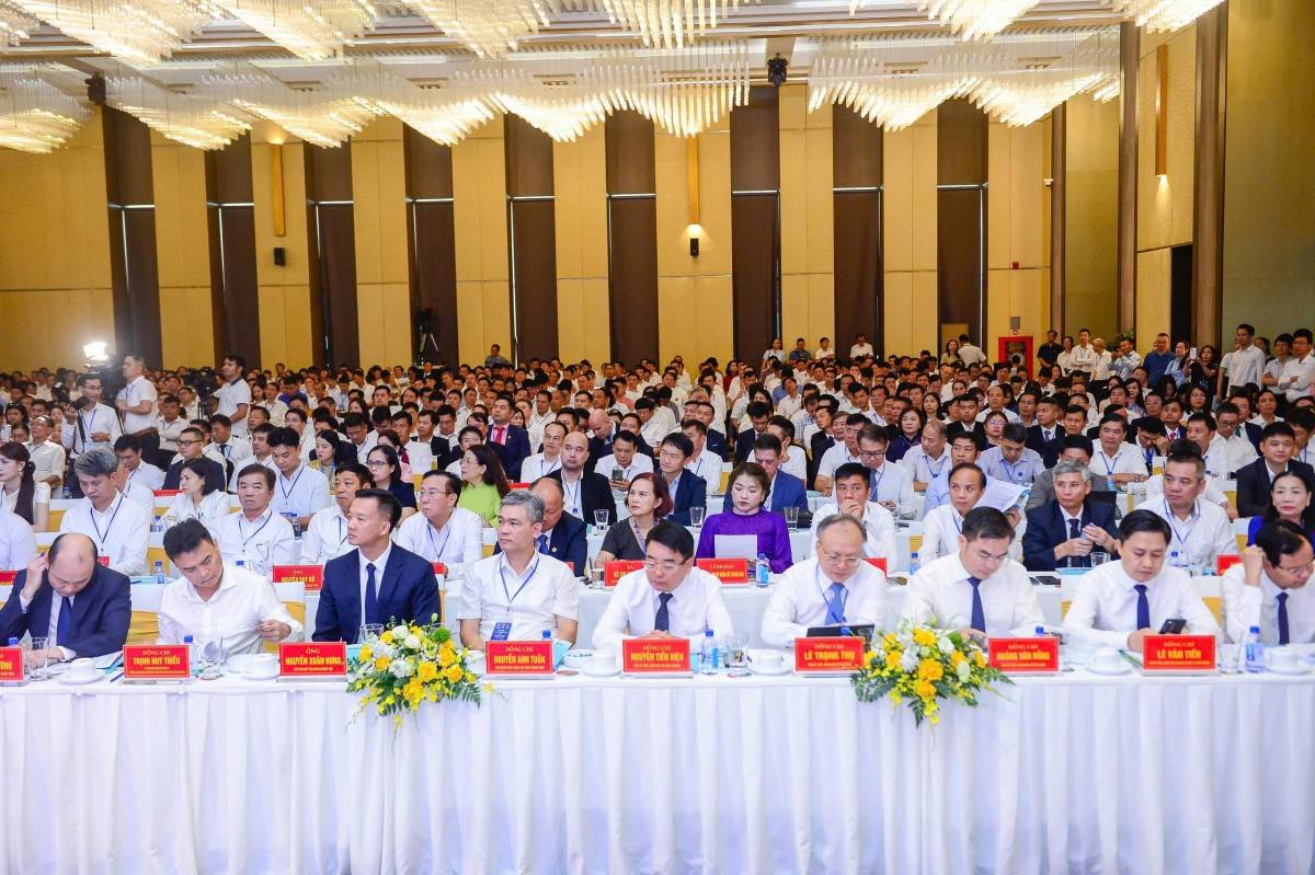 Các đại biểu tham dự hội nghị