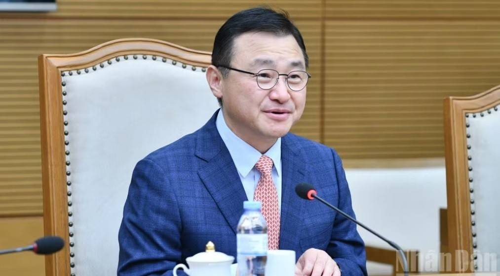 Tổng Giám đốc điều hành Samsung điện tử Roh Tae Moon cảm ơn Thủ tướng đã dành thời gian tiếp; chúc mừng Quốc khánh Việt Nam, ông bày tỏ kỳ vọng mối quan hệ song phương sẽ ngày càng gần gũi và phát triển hơn nữa (Ảnh: THANH GIANG - https://nhandan.vn/).