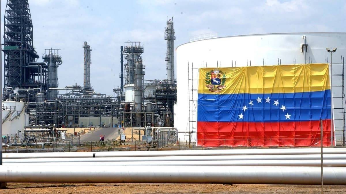 Mỹ công bố thỏa thuận kiểm soát 65 tỷ thùng dầu Venezuela
