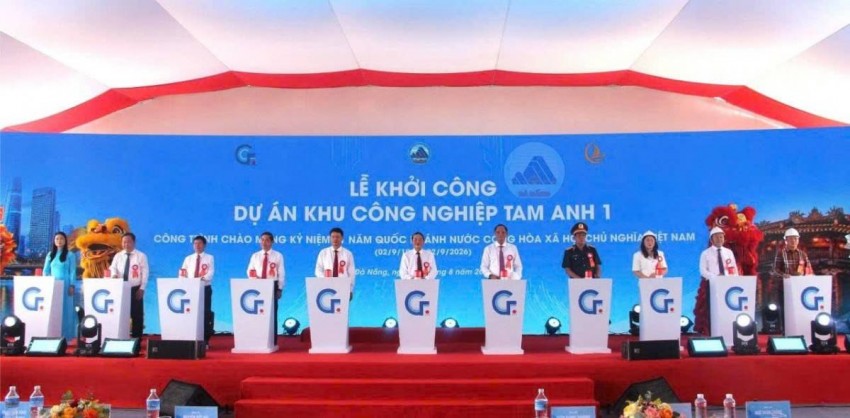 Sáng 28-8, UBND thành phố phối hợp Công ty Cổ phần Kính nổi Chu Lai - CFG tổ chức lễ khởi công Dự án Đầu tư xây dựng kinh doanh kết cấu hạ tầng Khu công nghiệp Tam Anh 1. Dự án có quy mô 167,05ha, tổng vốn đầu tư hơn 1.518 tỷ đồng