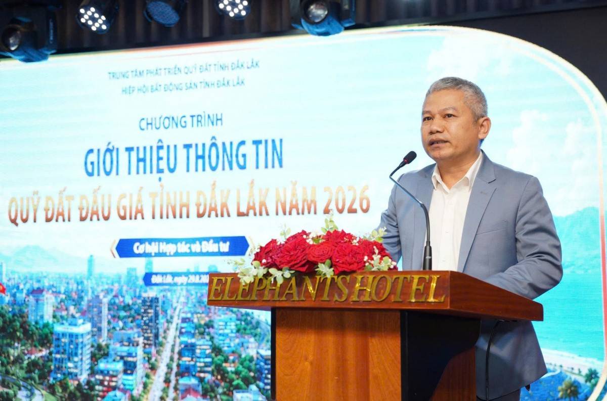 Ông Lê Thế Quân - Phó Chủ tịch Thường trực Hiệp hội BĐS tỉnh Đắk Lắk thay mặt cho cộng đồng doanh nghiệp, nhà đầu tư phát biểu.
