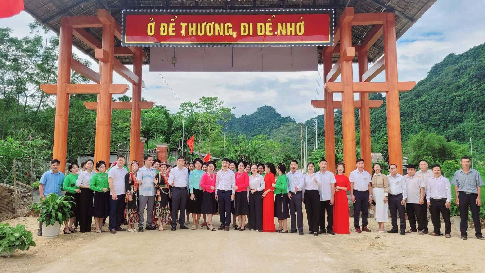 Cổng chào xã Lâm Thượng đã chính thức được khánh thành trong không khí vui tươi, phấn khởi của lãnh đạo và bà con nhân dân Lâm Thượng. 