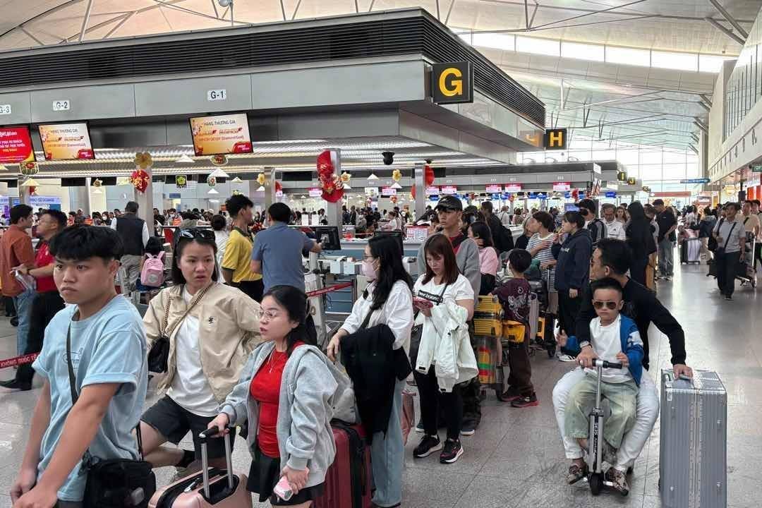 Cao điểm Quốc khánh 2/9: Siết điều tiết luồng bay, bảo đảm an toàn khai thác