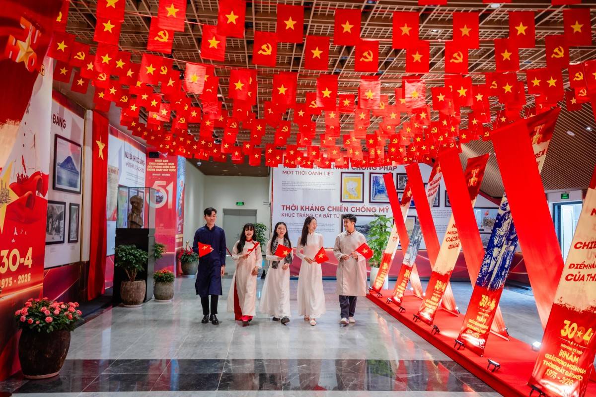 Núi Bà Đen: Du khách mê mẩn check-in triển lãm sắp đặt nghệ thuật gốm tâm linh quy mô lớn nhất Việt Nam