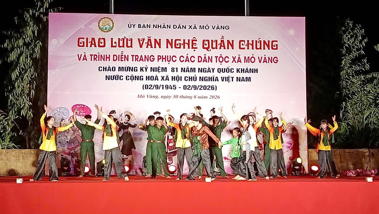 Sắc màu văn hóa các dân tộc hội tụ trong đêm hội đầu tiên tại Mỏ Vàng, Lào Cai
