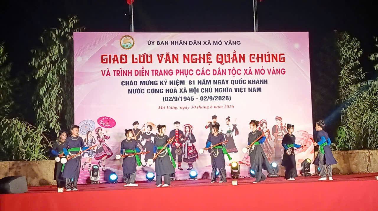 Sắc màu văn hóa các dân tộc hội tụ trong đêm hội đầu tiên tại Mỏ Vàng, Lào Cai