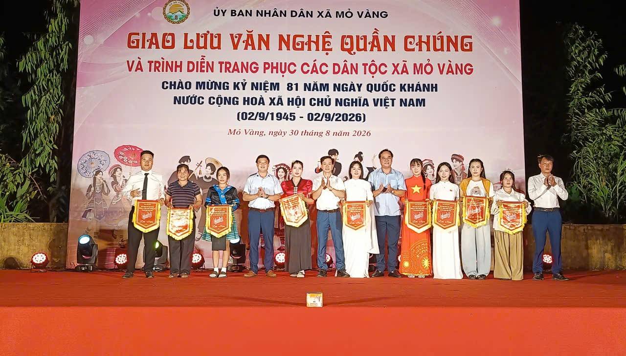 Sắc màu văn hóa các dân tộc hội tụ trong đêm hội đầu tiên tại Mỏ Vàng, Lào Cai