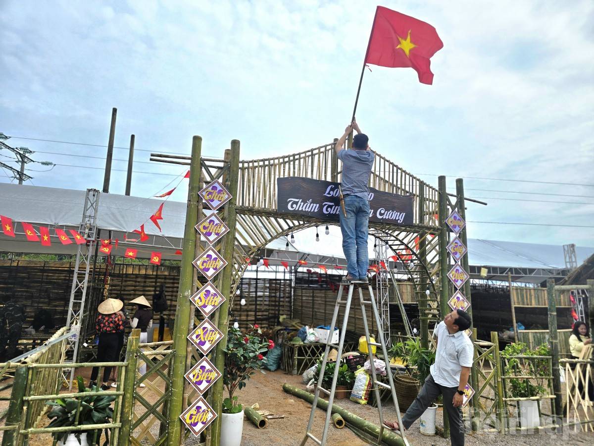 Sơn La: Lóng Sập rộn ràng ngày hội giao thương Việt - Lào