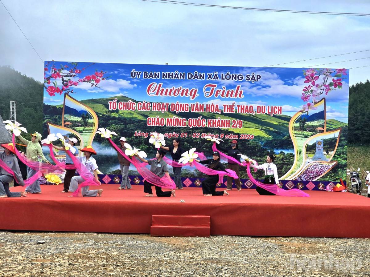 Sơn La: Lóng Sập rộn ràng ngày hội giao thương Việt - Lào