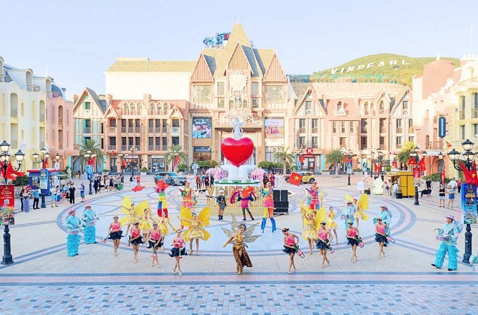 Đi giữa Việt Nam mùa tự hào: Những trải nghiệm làm nên kỳ nghỉ Tết Độc Lập khác biệt