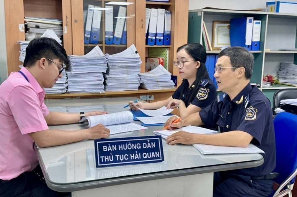 Hàng thuê, mượn từ nước ngoài được nhập khẩu tại chỗ trong trường hợp nào?