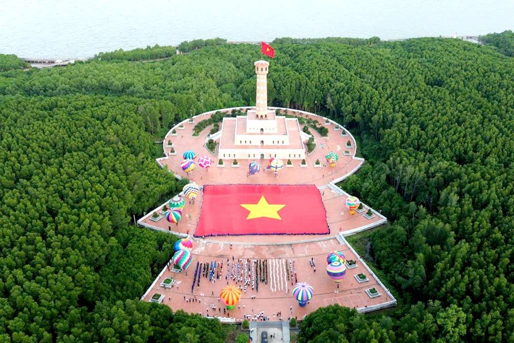 Lễ chào cờ tại Cột cờ Hà Nội - Mũi Cà Mau ngày Quốc khánh 2/9/2026