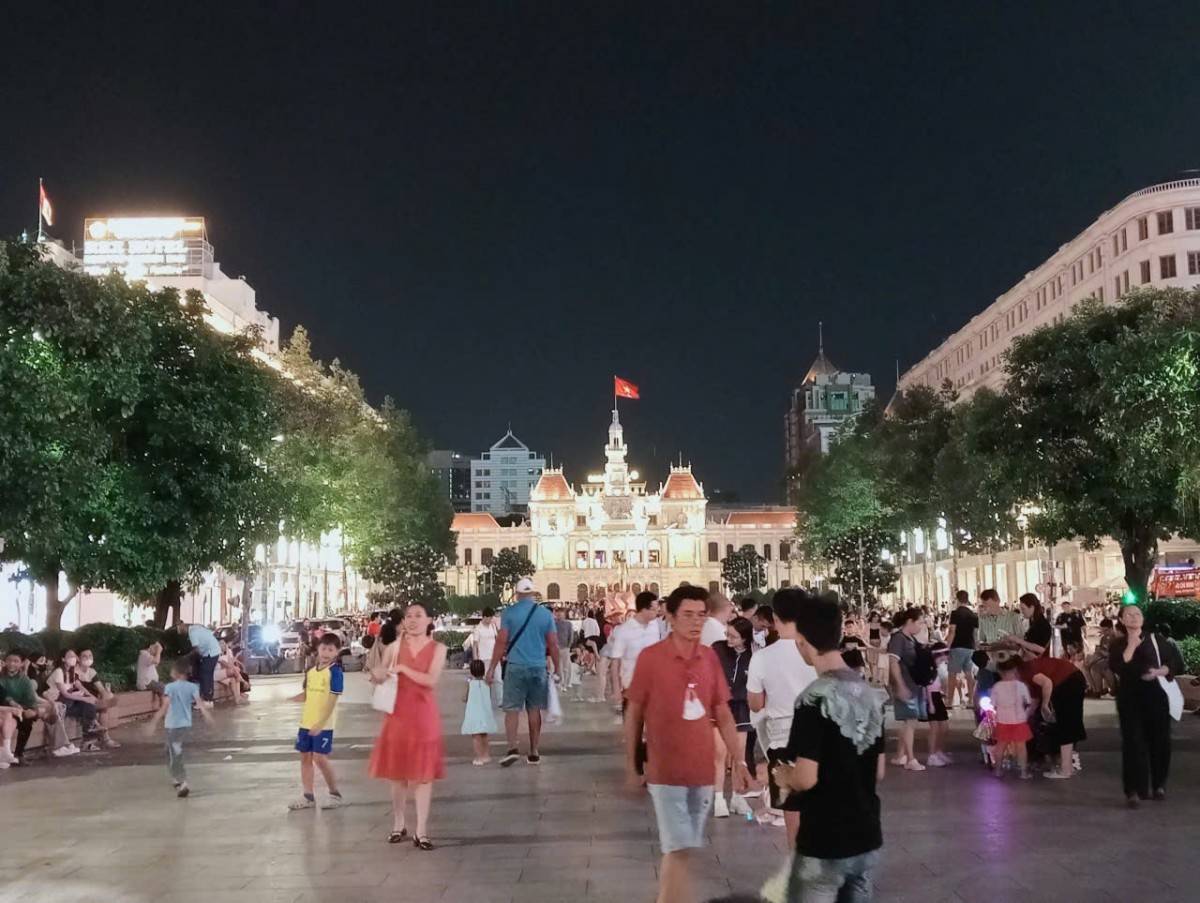 Tại Phố đi bộ Nguyễn Huệ.