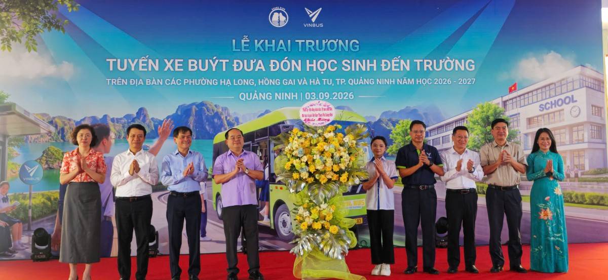 Quảng Ninh khai trương xe buýt điện miễn phí đưa học sinh đến trường