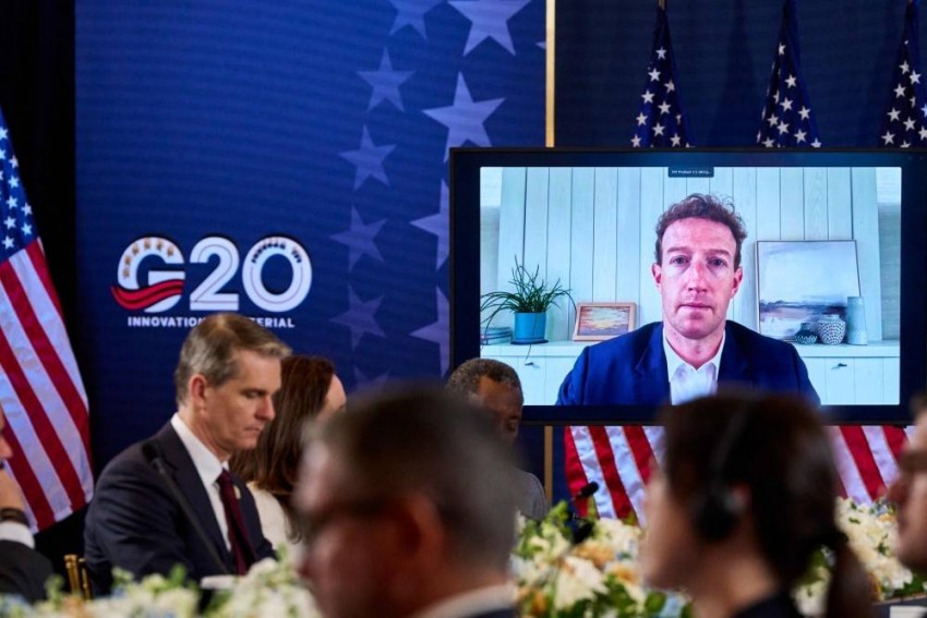 CEO Mark Zuckerberg cảnh báo việc hạn chế khả năng tiếp cận AI mã nguồn mở 