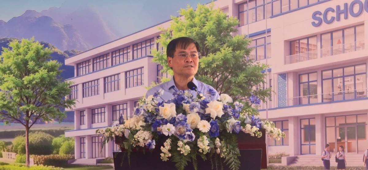 Quảng Ninh khai trương xe buýt điện miễn phí đưa học sinh đến trường