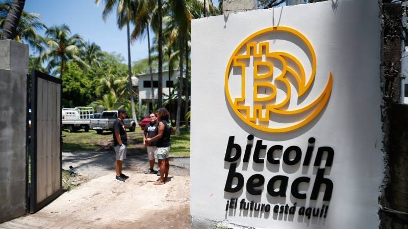 Tether hiện đặt trụ sở tại El Salvador – quốc gia tiên phong công nhận Bitcoin làm tiền tệ hợp pháp, và cũng là nơi Devasini cùng nhiều lãnh đạo công ty chọn làm nơi cư trú, tránh xa ánh đèn truyền thông