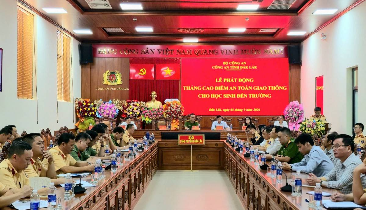 Đắk Lắk phát động tháng cao điểm an toàn giao thông cho học sinh đến trường