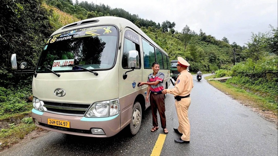 Lào Cai: Nêu cao vai trò quản lý của chính quyền cơ sở với an toàn xe kinh doanh vận tải