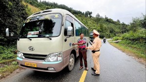 Lào Cai: Nêu cao vai trò quản lý của chính quyền cơ sở với an toàn xe kinh doanh vận tải