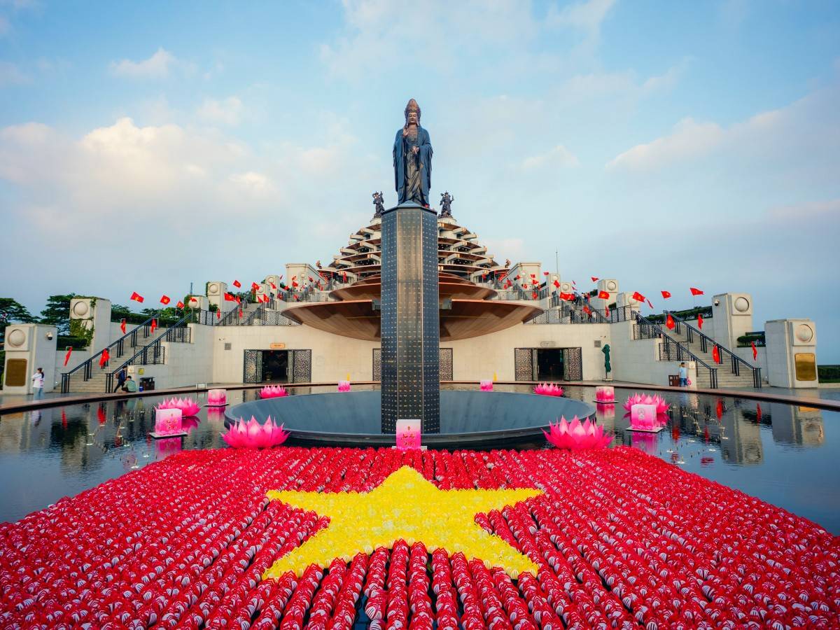 Tây Ninh chinh phục du khách theo một cách riêng, bằng chiều sâu văn hóa và lịch sử.