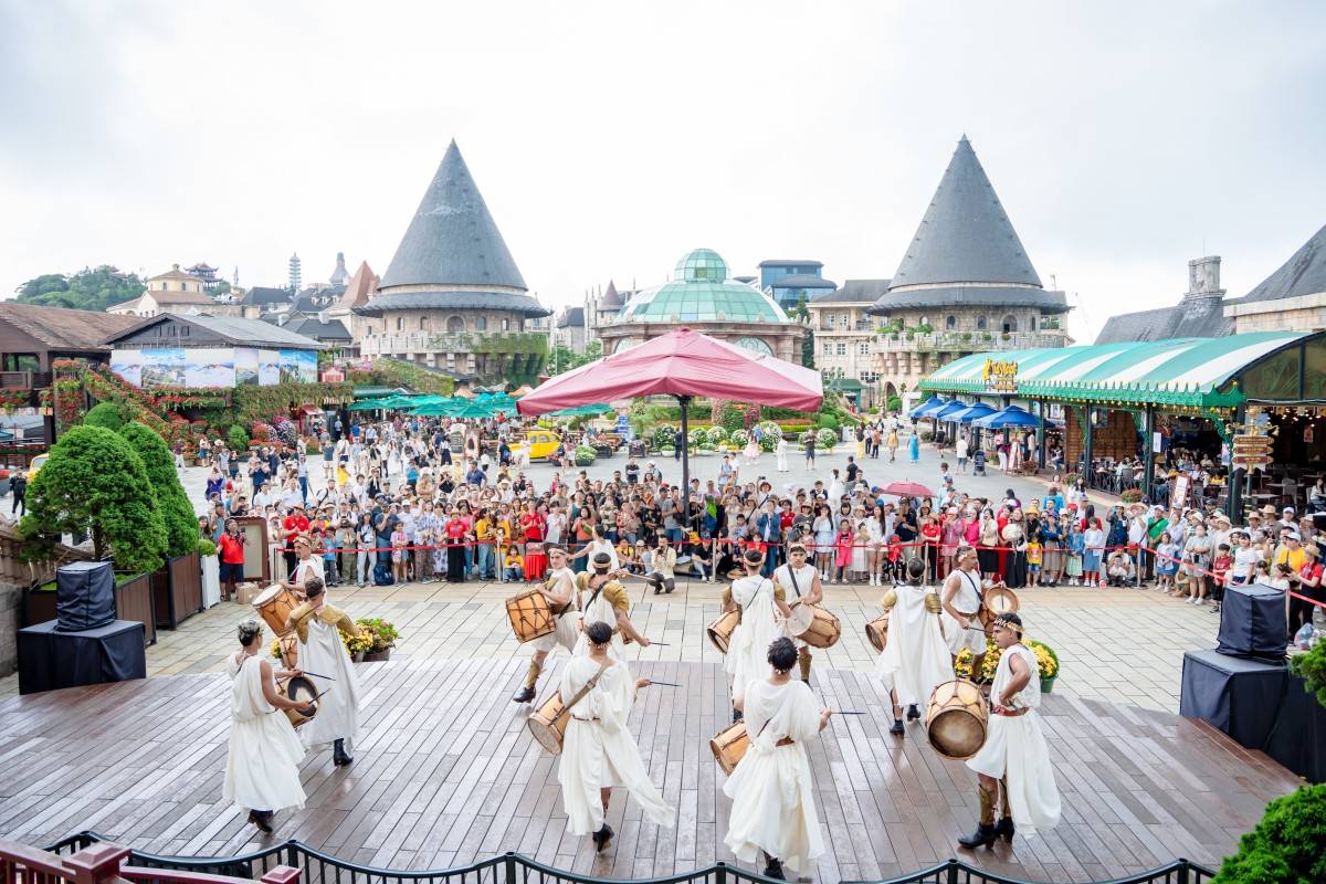 Minishow tại Sun World Ba Na Hills.