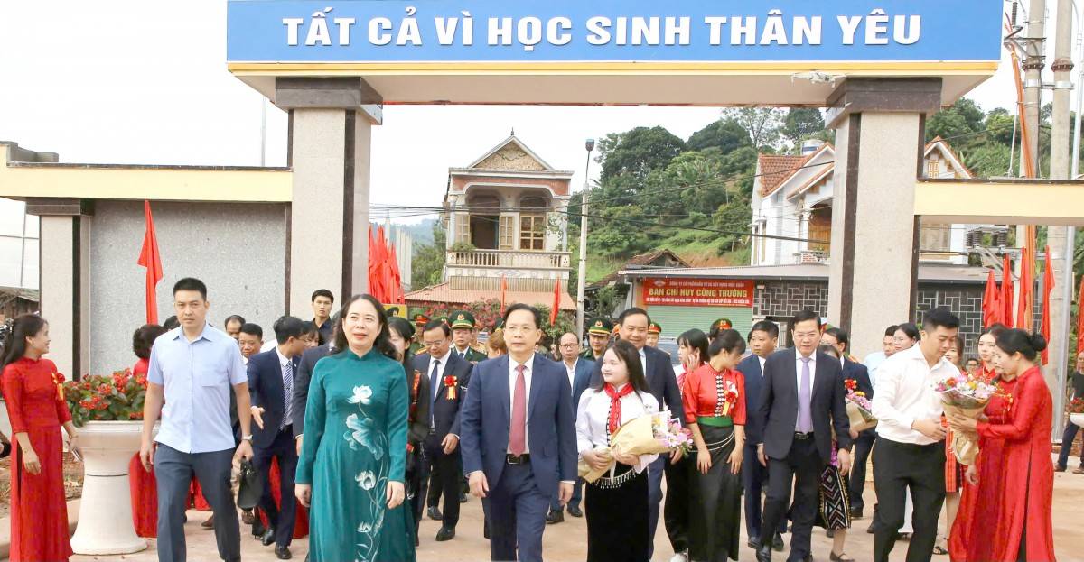 Phó Chủ tịch nước Võ Thị Ánh Xuân dự khánh thành trường 230 tỷ đồng ở Sơn La
