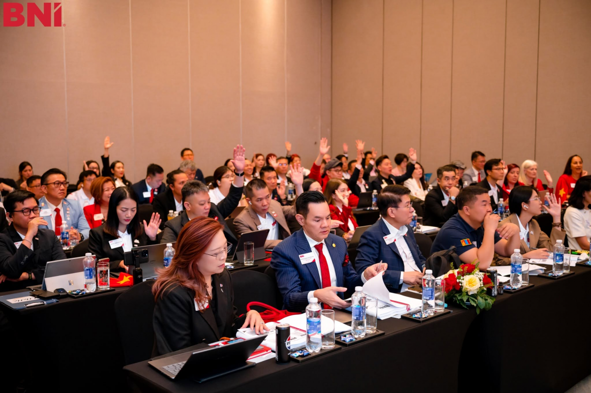 APAC Power Team Training giúp các doanh nhân nâng cao năng lực kết nối, phối hợp và khai thác cơ hội hợp tác giữa các ngành nghề bổ trợ.