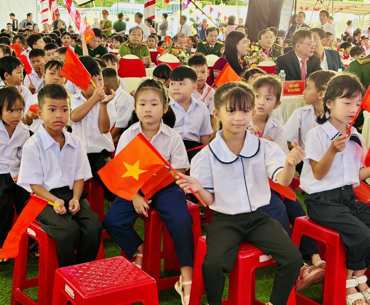 Gia Lai: Ngày khai trường đặc biệt của 752 học sinh nơi biên giới Ia Púch