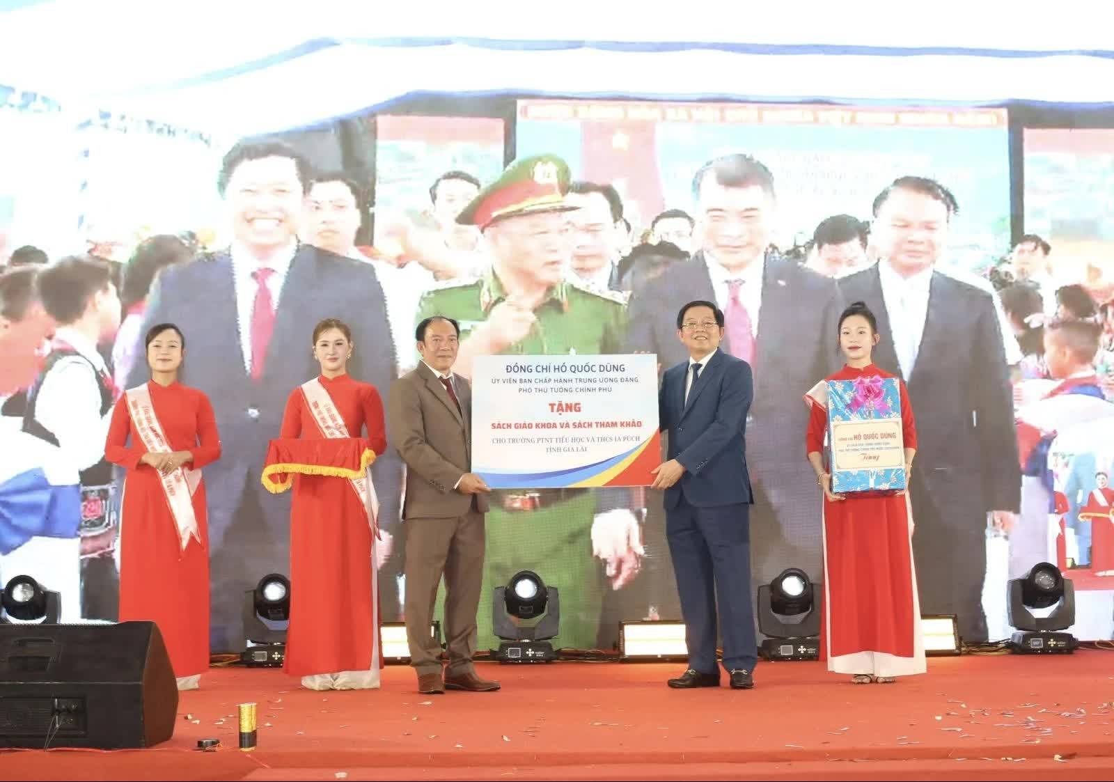 Gia Lai: Ngày khai trường đặc biệt của 752 học sinh nơi biên giới Ia Púch