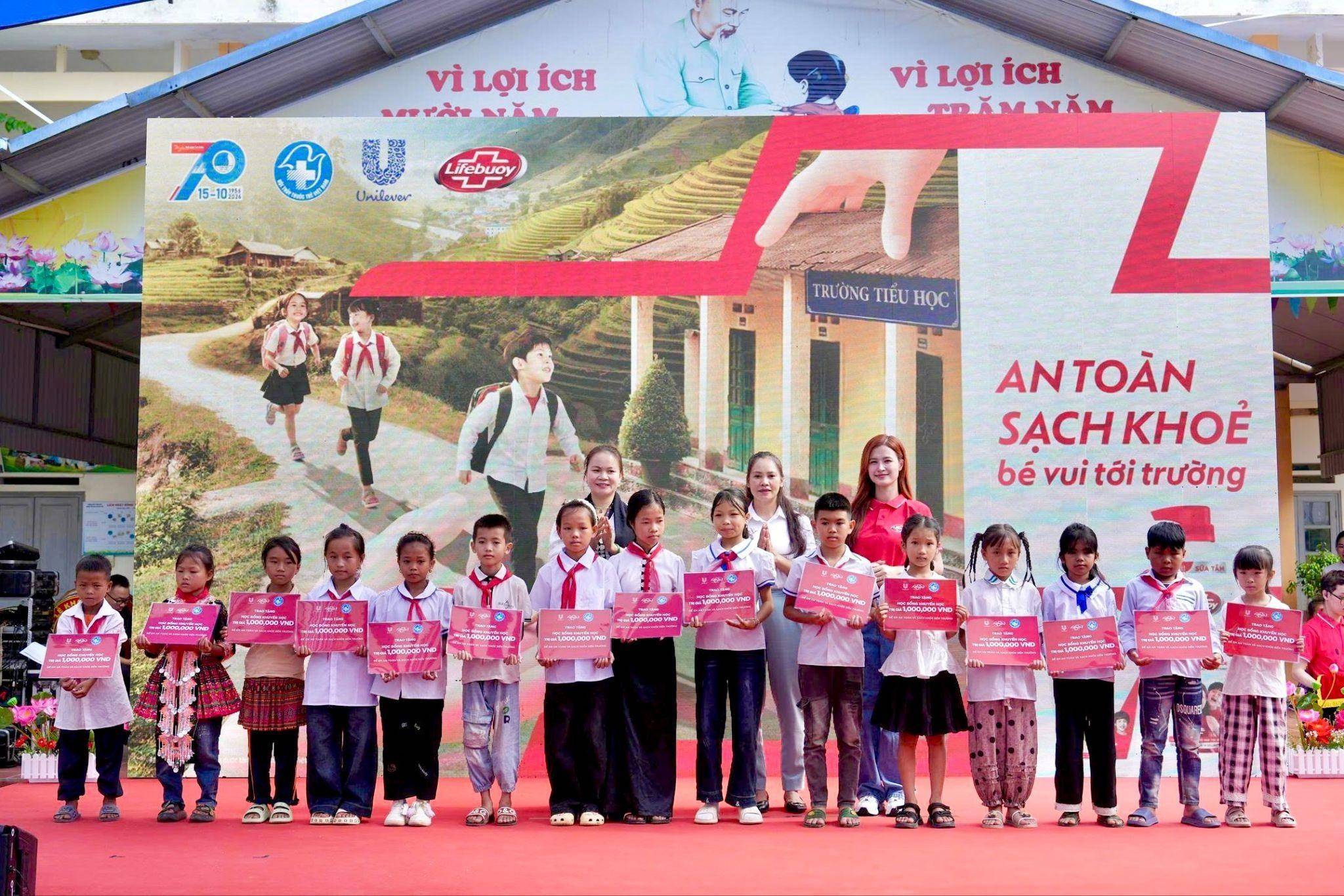 Lifebuoy đồng hành cùng trẻ em tại Lai Châu, Lào Cai, Quảng Trị trở lại trường học an toàn, sạch khỏe