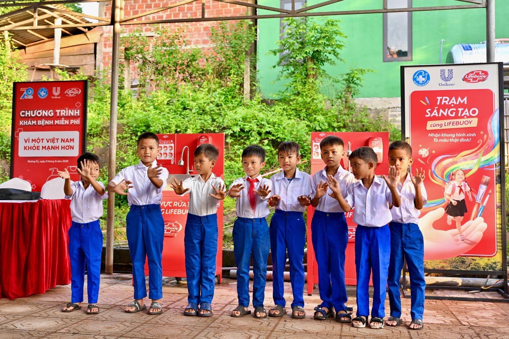 Lifebuoy đồng hành cùng trẻ em tại Lai Châu, Lào Cai, Quảng Trị trở lại trường học an toàn, sạch khỏe