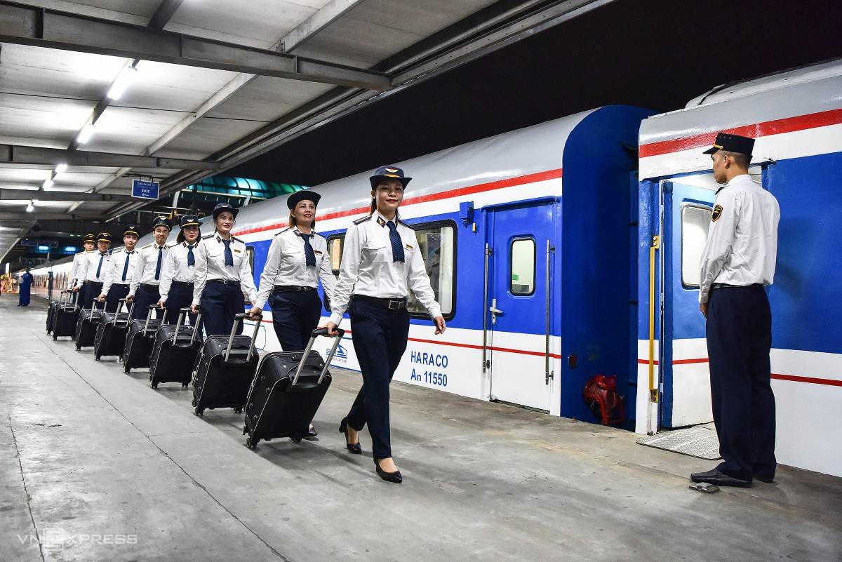 Tàu SE19/SE20 là đôi tàu khách chất lượng cao chạy tuyến Hà Nội – Đà Nẵng do Tập đoàn Đường sắt Việt Nam đưa vào khai thác. 