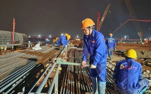 Những cuộc chạy đua từng phút từng giờ trên công trường 7 cây cầu vượt sông Hồng!