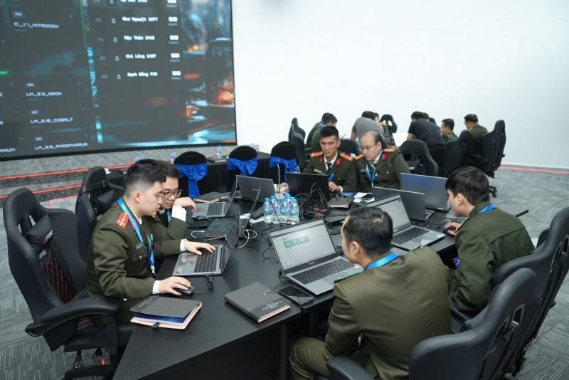 doanh nghiệp cung cấp dịch vụ kiểm tra an ninh mạng hoặc dịch vụ tư vấn an ninh mạng phải có ít nhất 5 nhân sự kỹ thuật có trình độ đại học hoặc chứng chỉ về an ninh mạng trở lên, có địa chỉ cư trú cụ thể tại Việt Nam. Người đại diện theo pháp luật phải là người có quốc tịch Việt Nam.