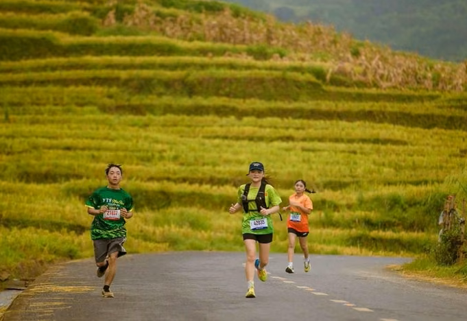 Giải là điểm hẹn của cộng đồng những người yêu thích chạy bộ và du khách khi mùa vàng về trên vùng cao Y Tý