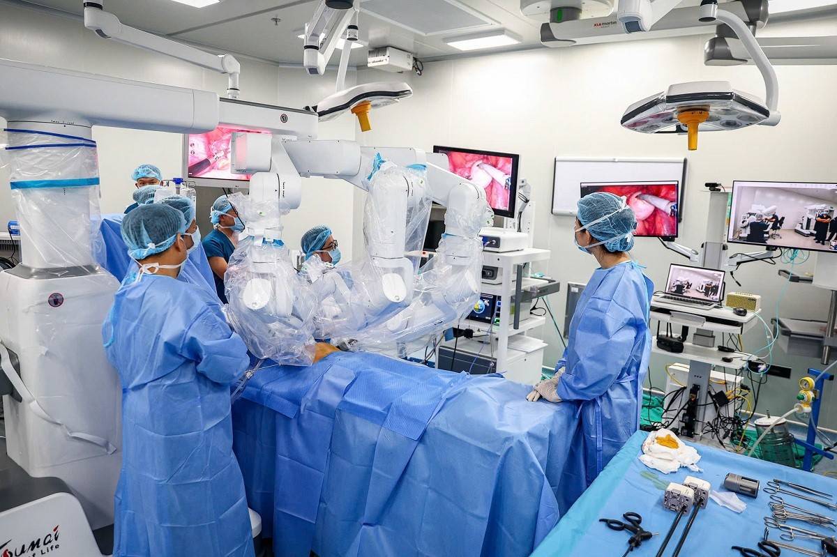 Hệ thống Y tế Vinmec triển khai thành công ca phẫu thuật robot hai chiều từ xa đầu tiên tại Việt Nam