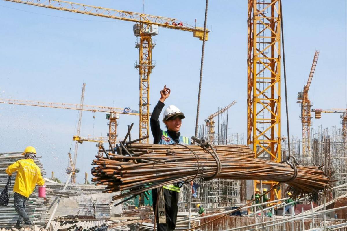 Phía sau những công trình phục vụ APEC 2027 là hàng nghìn kỹ sư, công nhân đang làm việc với cường độ cao để biến các bản vẽ thành hạ tầng hiện hữu trên Đảo Ngọc.