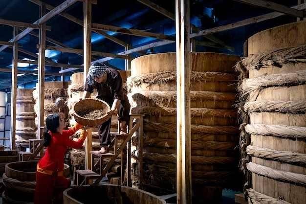 Những thùng chượp nước mắm trong làng nghề hơn 200 năm tuổi là một phần ký ức và bản sắc của Phú Quốc, tạo thêm chiều sâu văn hóa cho một điểm đến vốn nổi tiếng bởi biển đảo và nghỉ dưỡng.