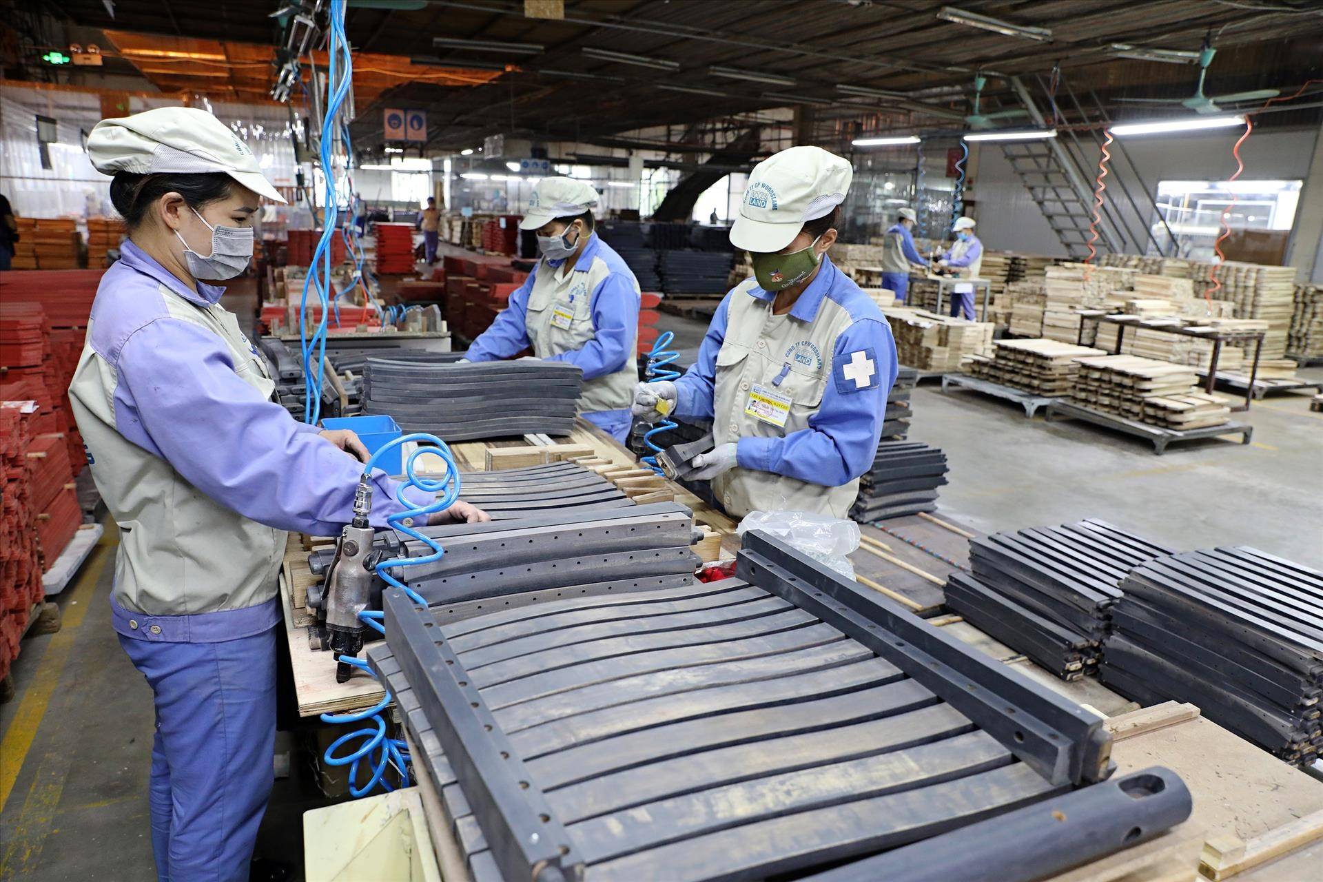 Các tiêu chuẩn trong quy trình sản xuất sản phẩm của Woodsland đều đạt tiêu chuẩn nghiêm ngặt của IKEA. Ảnh: Công Đạt