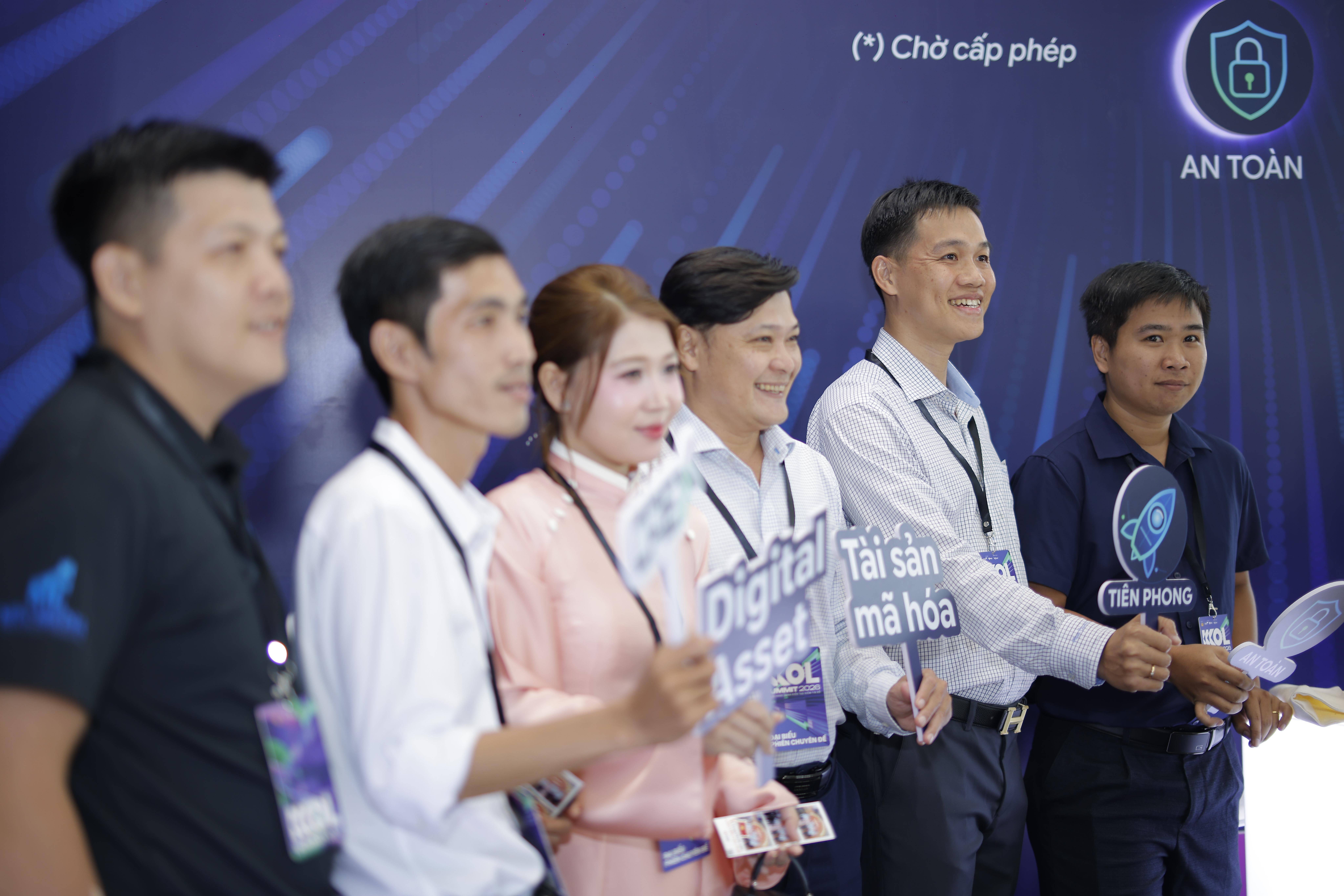 Gian hàng của CAEX tại KOL Summit thu hút đông đảo khách tham quan
