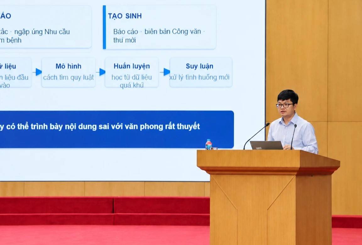 Đại diện Tập đoàn CMC trình bày các nội dung chuyên đề.