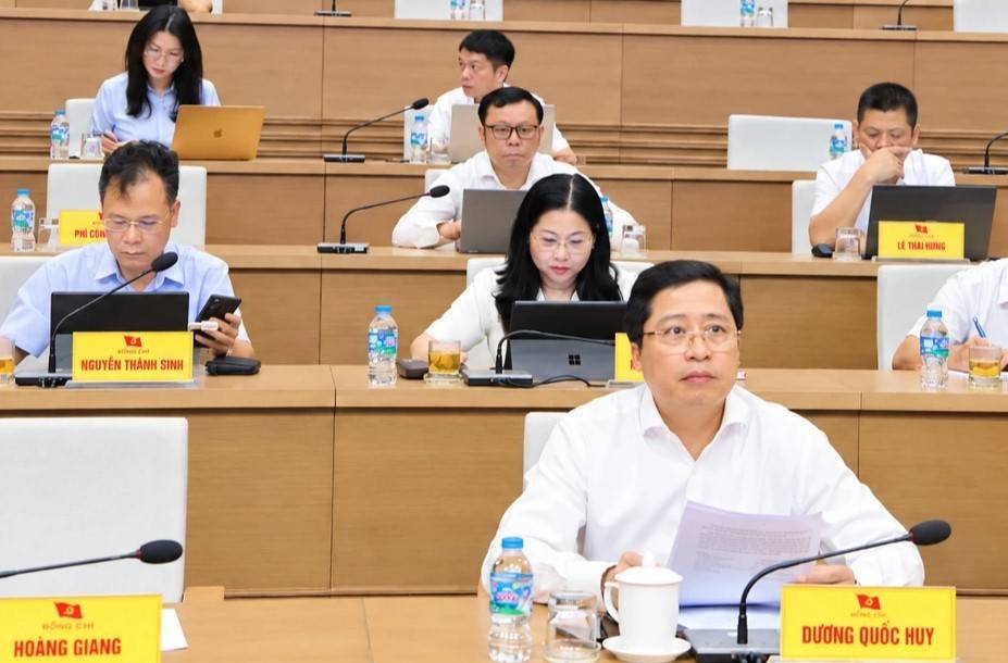 Đồng chí Dương Quốc Huy, Ủy viên Ban Chấp hành Trung ương Đảng, Bí thư Tỉnh ủy chủ trì tại điểm cầu trung tâm. Hội nghị được kết nối trực tuyến tới Đảng ủy Quân sự tỉnh, Đảng ủy Công an tỉnh và các xã, phường trên địa bàn.