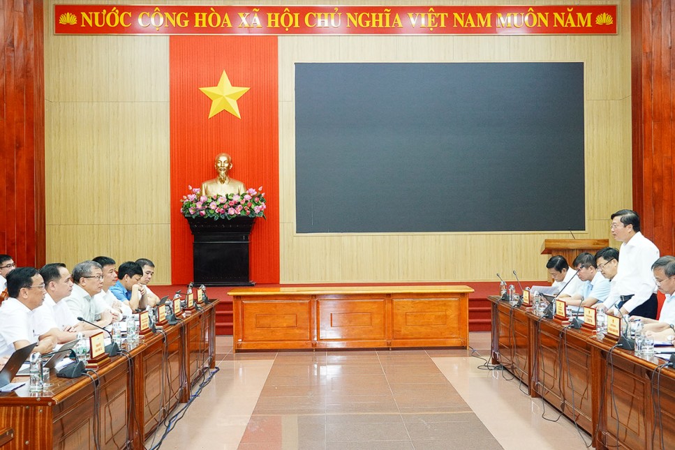 Quảng Trị phối hợp với EVN phát triển đồng bộ nguồn và lưới điện