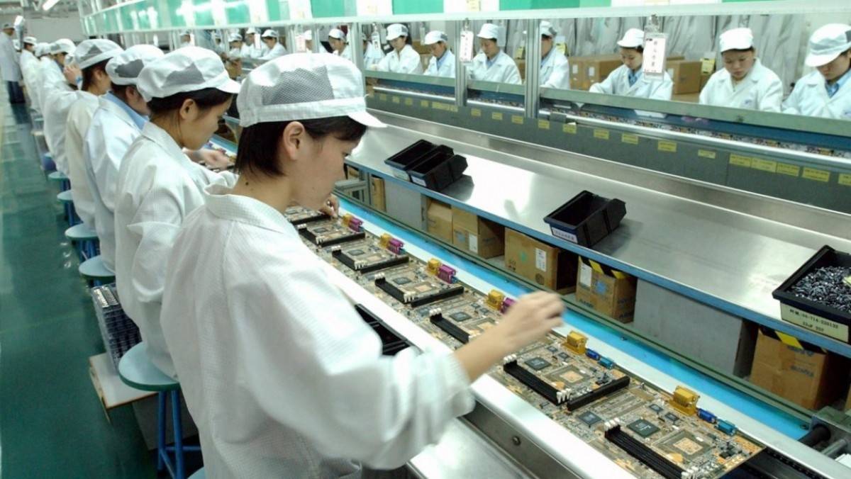 Doanh nghiệp trong nước tiếp tục nâng cao năng lực công nghệ, quản trị chất lượng, tự động hóa, chuyển đổi số, R&D và nhân lực; từng bước chuyển từ công đoạn có giá trị gia tăng thấp sang sản xuất linh kiện, vật liệu và các khâu có hàm lượng công nghệ, giá trị gia tăng cao.