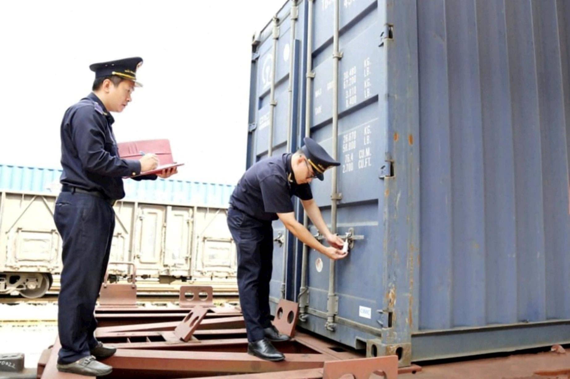 Đề xuất siết ngưỡng miễn thuế với hàng hóa giá trị nhỏ